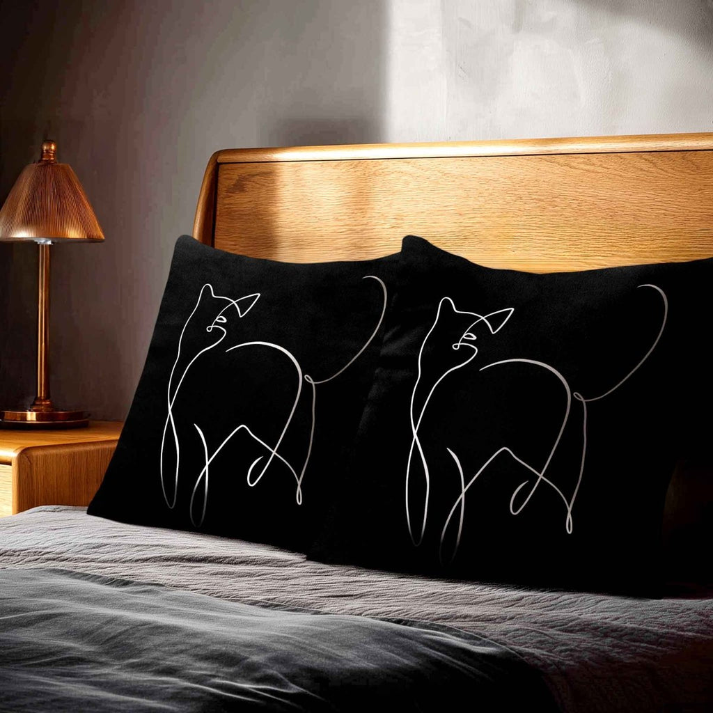 Cat | Sustainable Velvet Cushion - Black & White 40 x 40 cm Standard by Izabela Peters