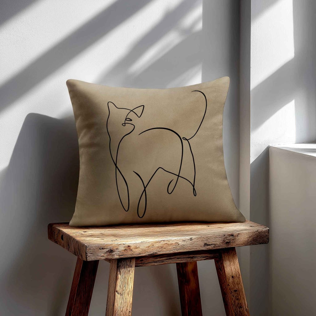 Cat | Sustainable Velvet Cushion - Taupe 40 x 40 cm Standard by Izabela Peters