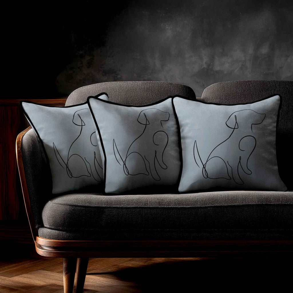 Dog | Sustainable Velvet Cushion - French Grey 40 x 40 cm Standard by Izabela Peters