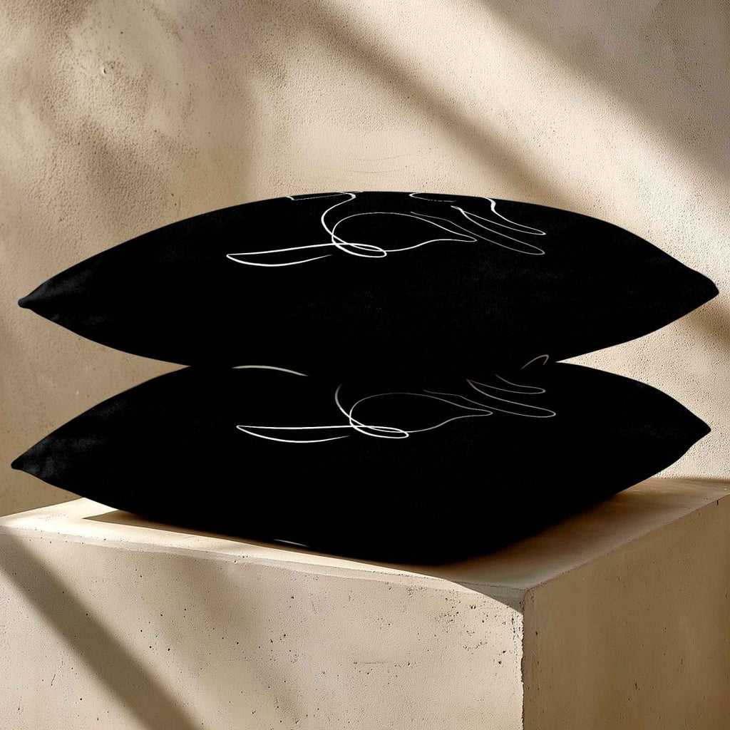 Dog | Sustainable Velvet Cushion - Black & White 40 x 40 cm Standard by Izabela Peters