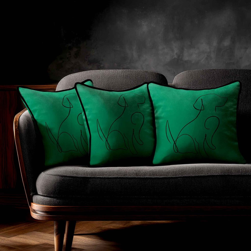 Dog | Sustainable Velvet Cushion - Emerald Green 40 x 40 cm Standard by Izabela Peters