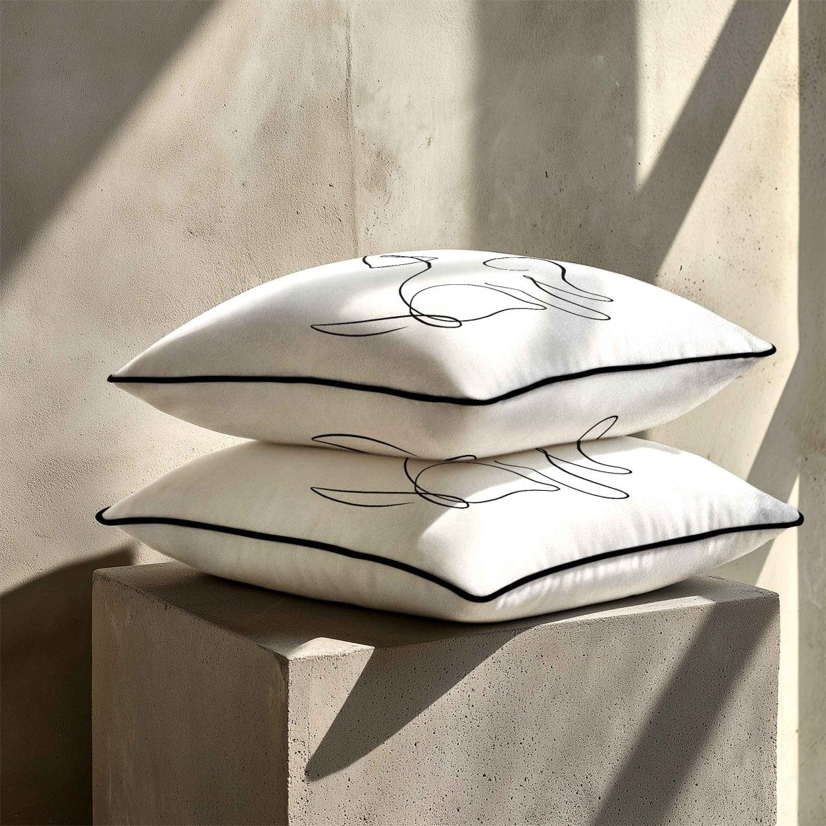 Dog | Sustainable Velvet Cushion - White & Black 40 x 40 cm Standard by Izabela Peters