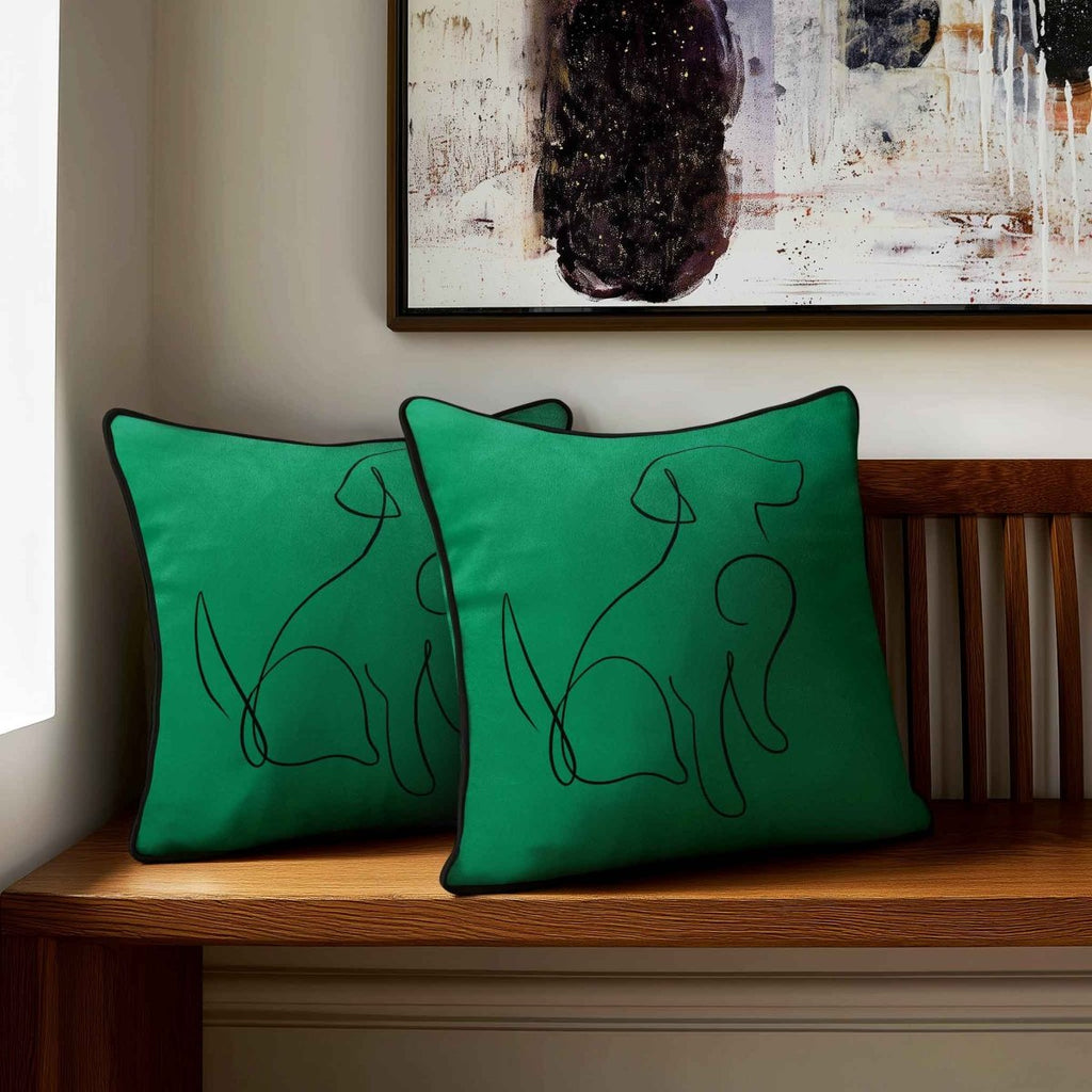 Dog | Sustainable Velvet Cushion - Emerald Green 40 x 40 cm Standard by Izabela Peters