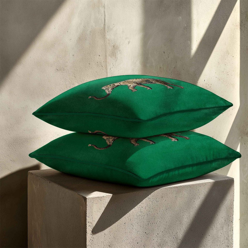 Elephant | Sustainable Velvet Cushion - Emerald Green 40 x 40 cm Standard by Izabela Peters