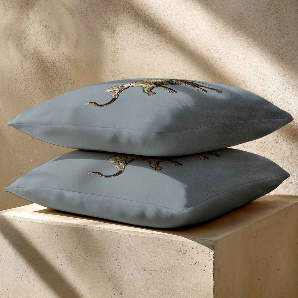 Elephant | Sustainable Velvet Cushion - French Grey 40 x 40 cm Standard by Izabela Peters