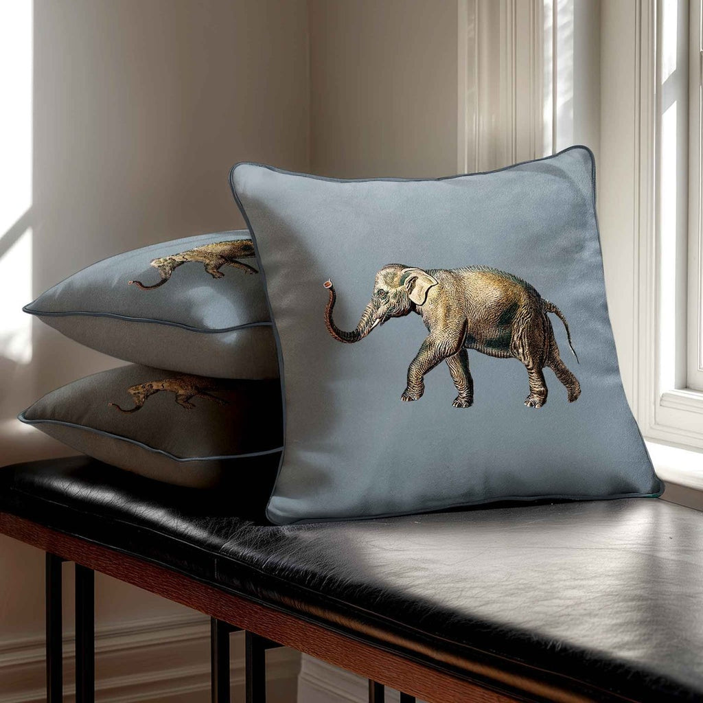 Elephant | Sustainable Velvet Cushion - French Grey 40 x 40 cm Standard by Izabela Peters