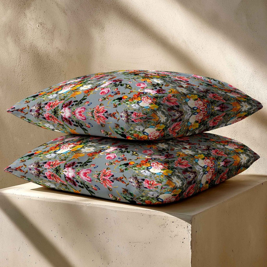 Floral Dream | Sustainable Velvet Cushion - French Grey 40 x 40 cm Standard by Izabela Peters