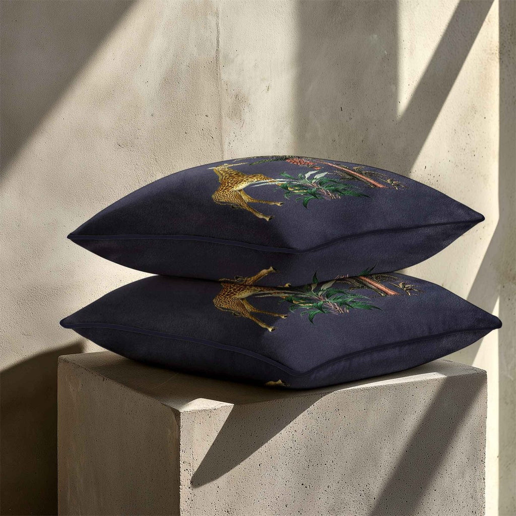 Giraffe | Sustainable Velvet Cushion - Graphite 40 x 40 cm Standard by Izabela Peters