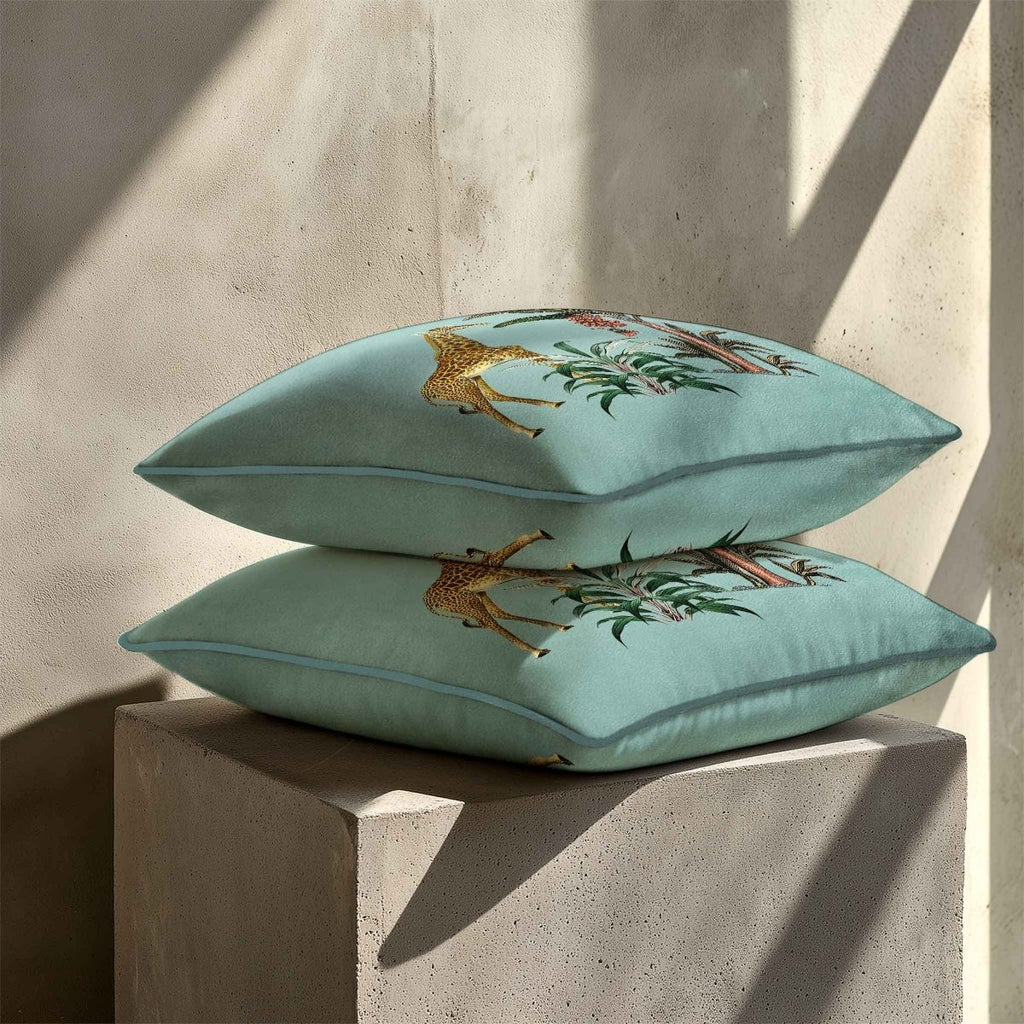 Giraffe | Sustainable Velvet Cushion - Blue Surf 40 x 40 cm Standard by Izabela Peters