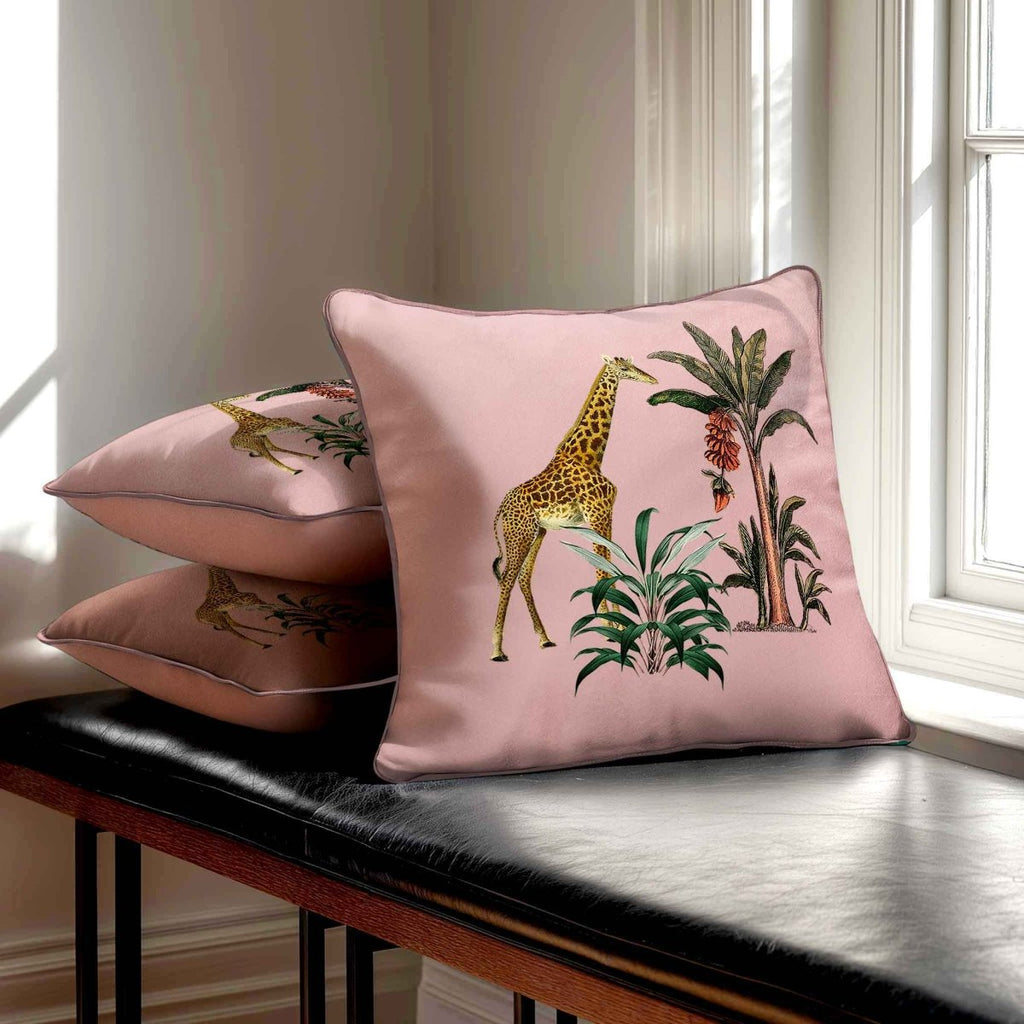 Giraffe | Sustainable Velvet Cushion - Rosewater 40 x 40 cm Standard by Izabela Peters