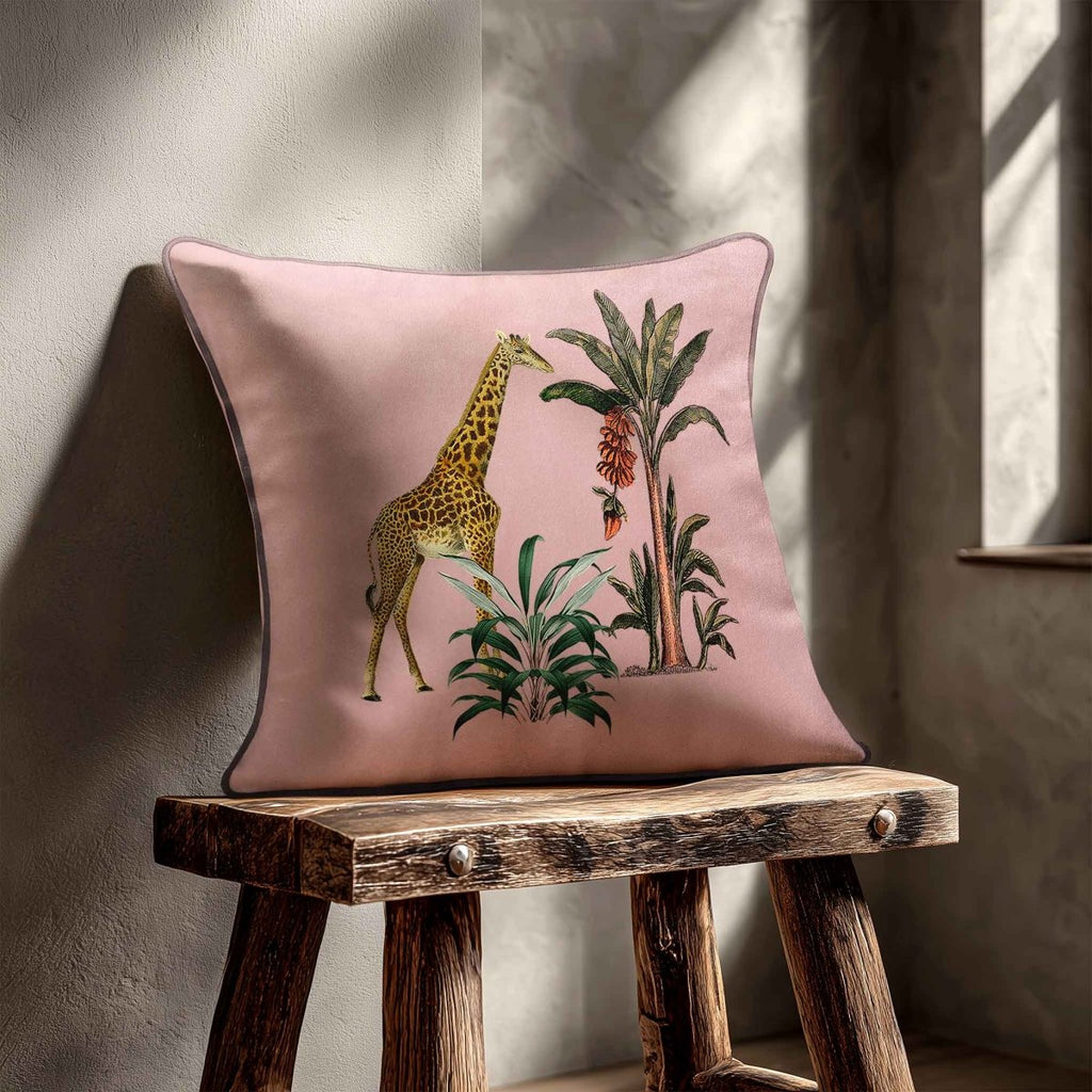 Giraffe | Sustainable Velvet Cushion - Rosewater 40 x 40 cm Standard by Izabela Peters