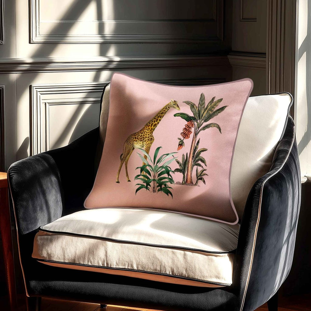 Giraffe | Sustainable Velvet Cushion - Rosewater 40 x 40 cm Standard by Izabela Peters