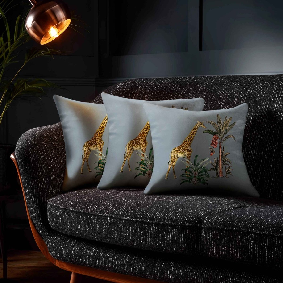 Giraffe | Sustainable Velvet Cushion - French Grey 40 x 40 cm Standard by Izabela Peters