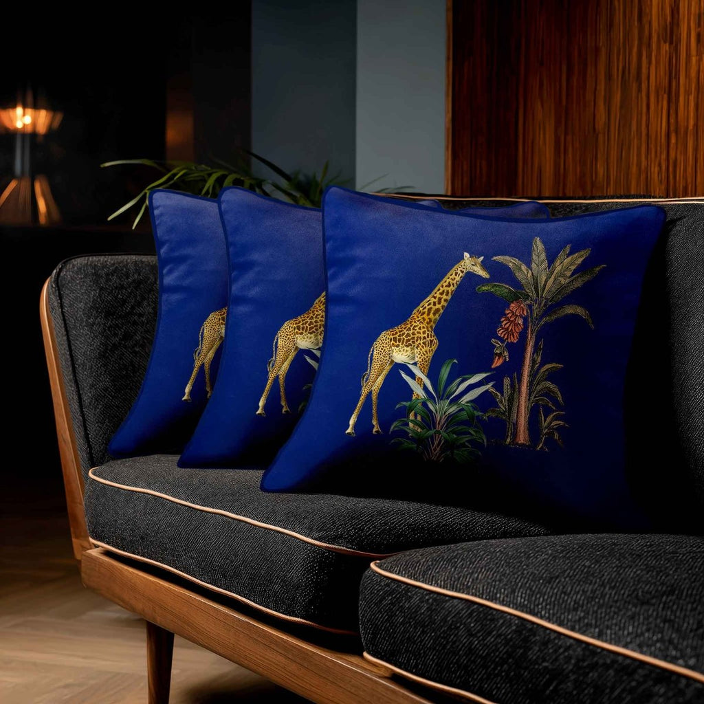 Giraffe | Sustainable Velvet Cushion - Midnight 40 x 40 cm Standard by Izabela Peters