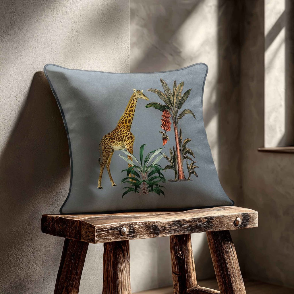 Giraffe | Sustainable Velvet Cushion - French Grey 40 x 40 cm Standard by Izabela Peters