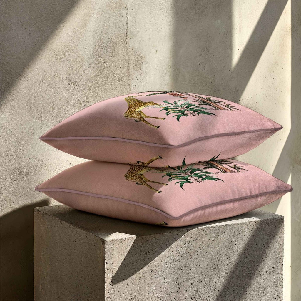 Giraffe | Sustainable Velvet Cushion - Rosewater 40 x 40 cm Standard by Izabela Peters