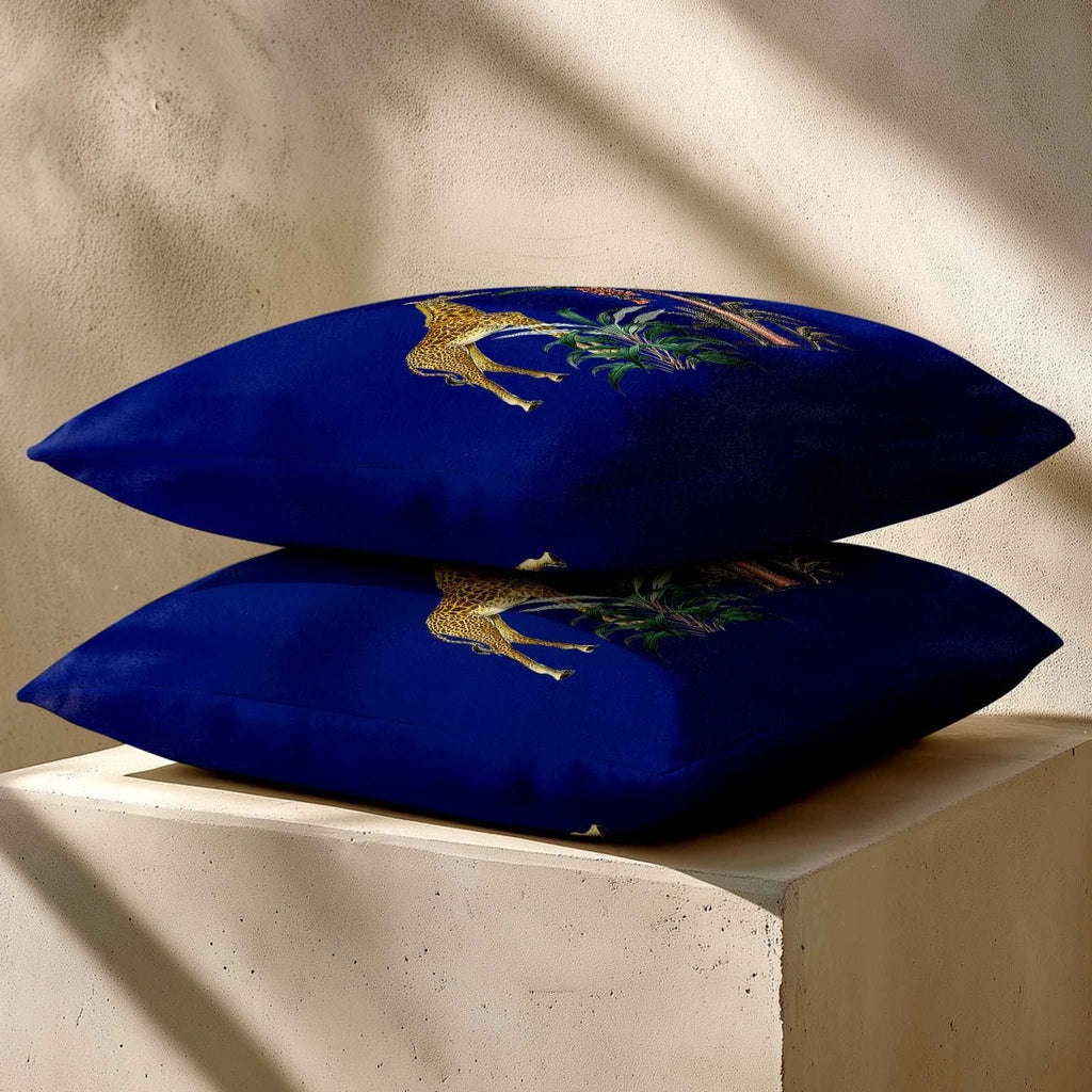 Giraffe | Sustainable Velvet Cushion - Midnight 40 x 40 cm Standard by Izabela Peters