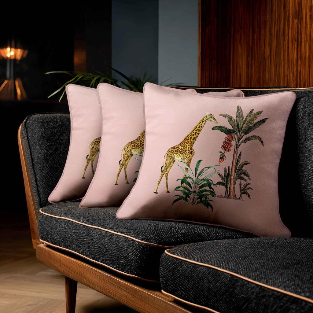 Giraffe | Sustainable Velvet Cushion - Rosewater 40 x 40 cm Standard by Izabela Peters