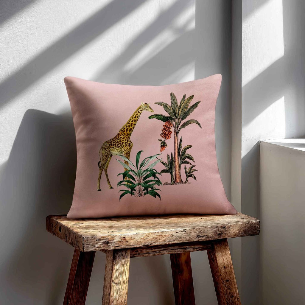 Giraffe | Sustainable Velvet Cushion - Rosewater 40 x 40 cm Standard by Izabela Peters