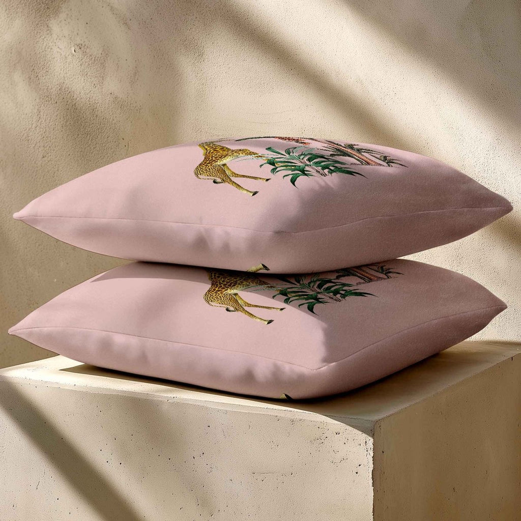 Giraffe | Sustainable Velvet Cushion - Rosewater 40 x 40 cm Standard by Izabela Peters