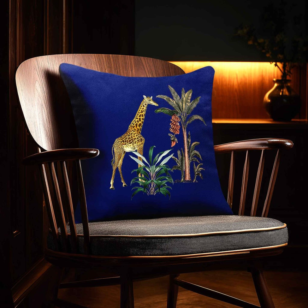 Giraffe | Sustainable Velvet Cushion - Midnight 40 x 40 cm Standard by Izabela Peters