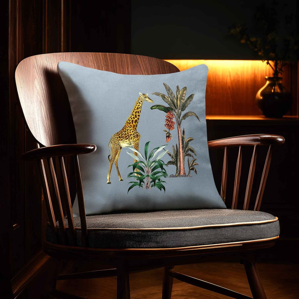 Giraffe | Sustainable Velvet Cushion - French Grey 40 x 40 cm Standard by Izabela Peters