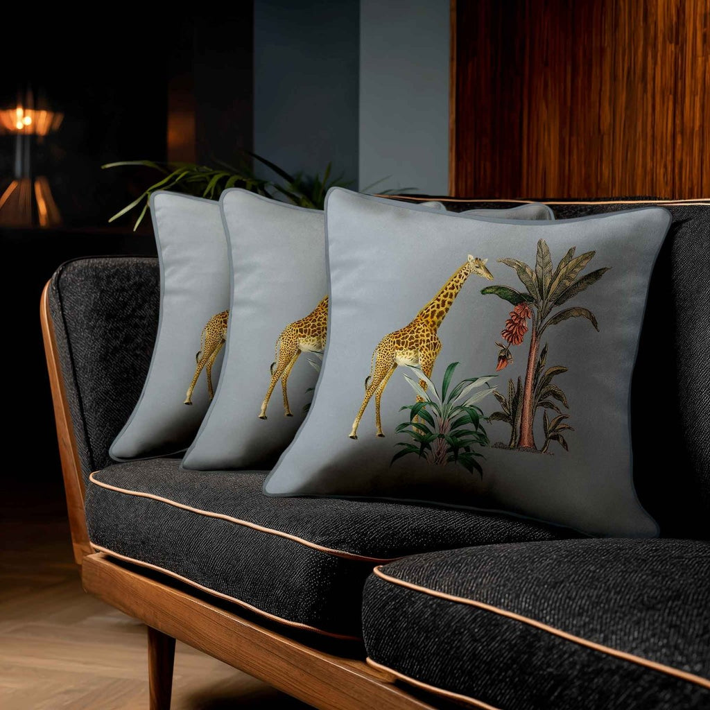 Giraffe | Sustainable Velvet Cushion - French Grey 40 x 40 cm Standard by Izabela Peters