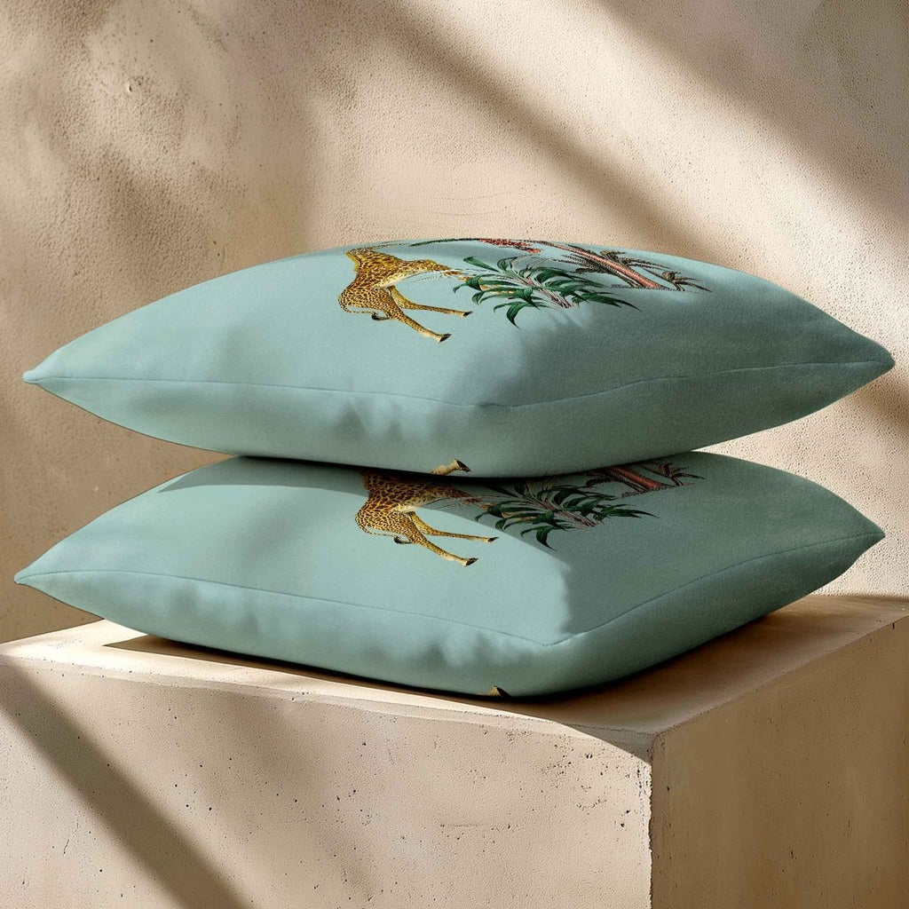 Giraffe | Sustainable Velvet Cushion - Blue Surf 40 x 40 cm Standard by Izabela Peters