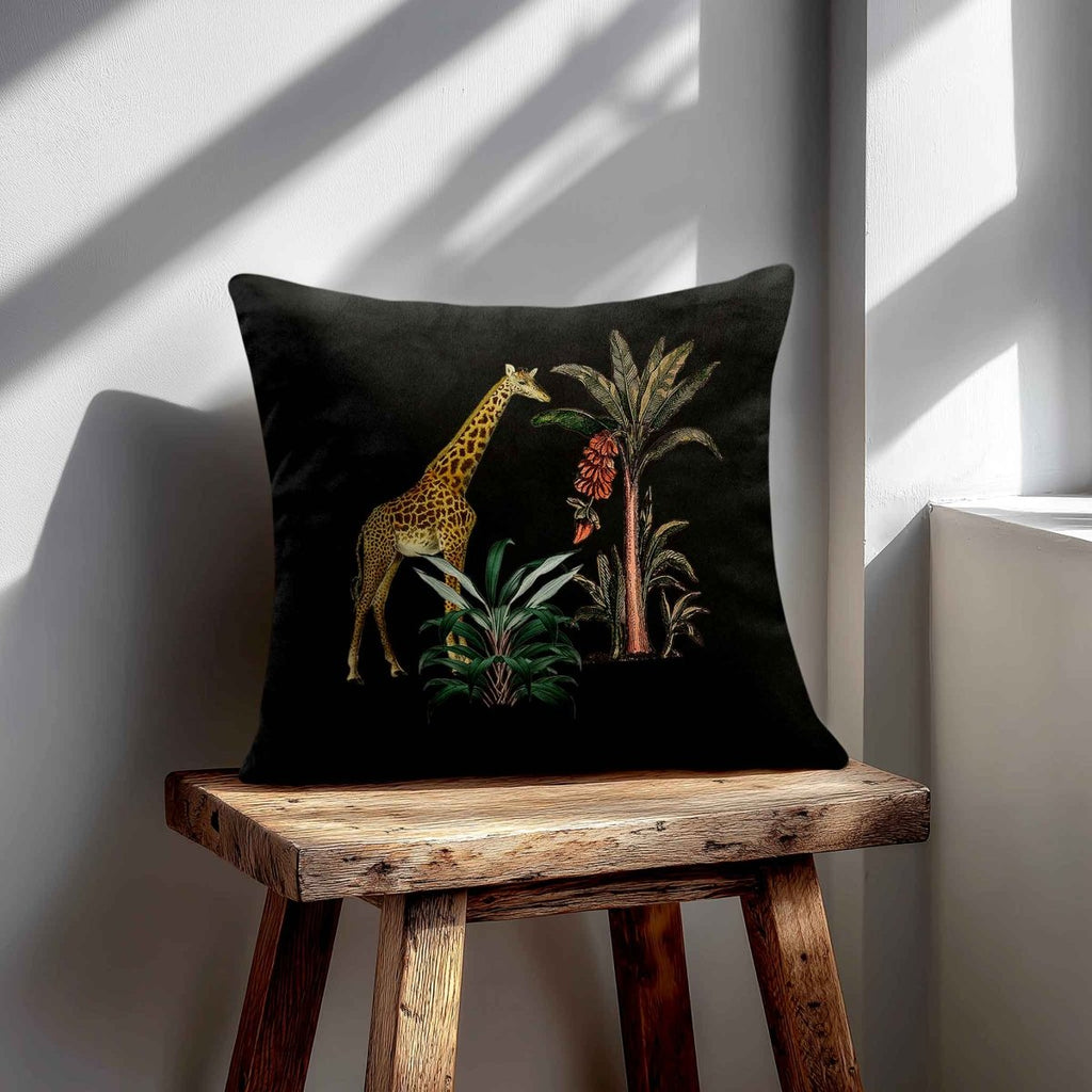 Giraffe | Sustainable Velvet Cushion - Charcoal 40 x 40 cm Standard by Izabela Peters