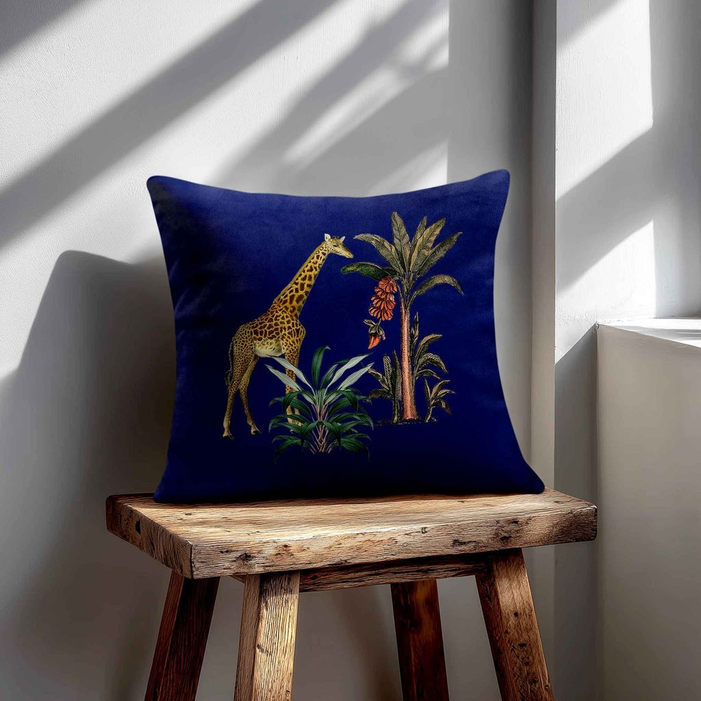 Giraffe | Sustainable Velvet Cushion - Midnight 40 x 40 cm Standard by Izabela Peters