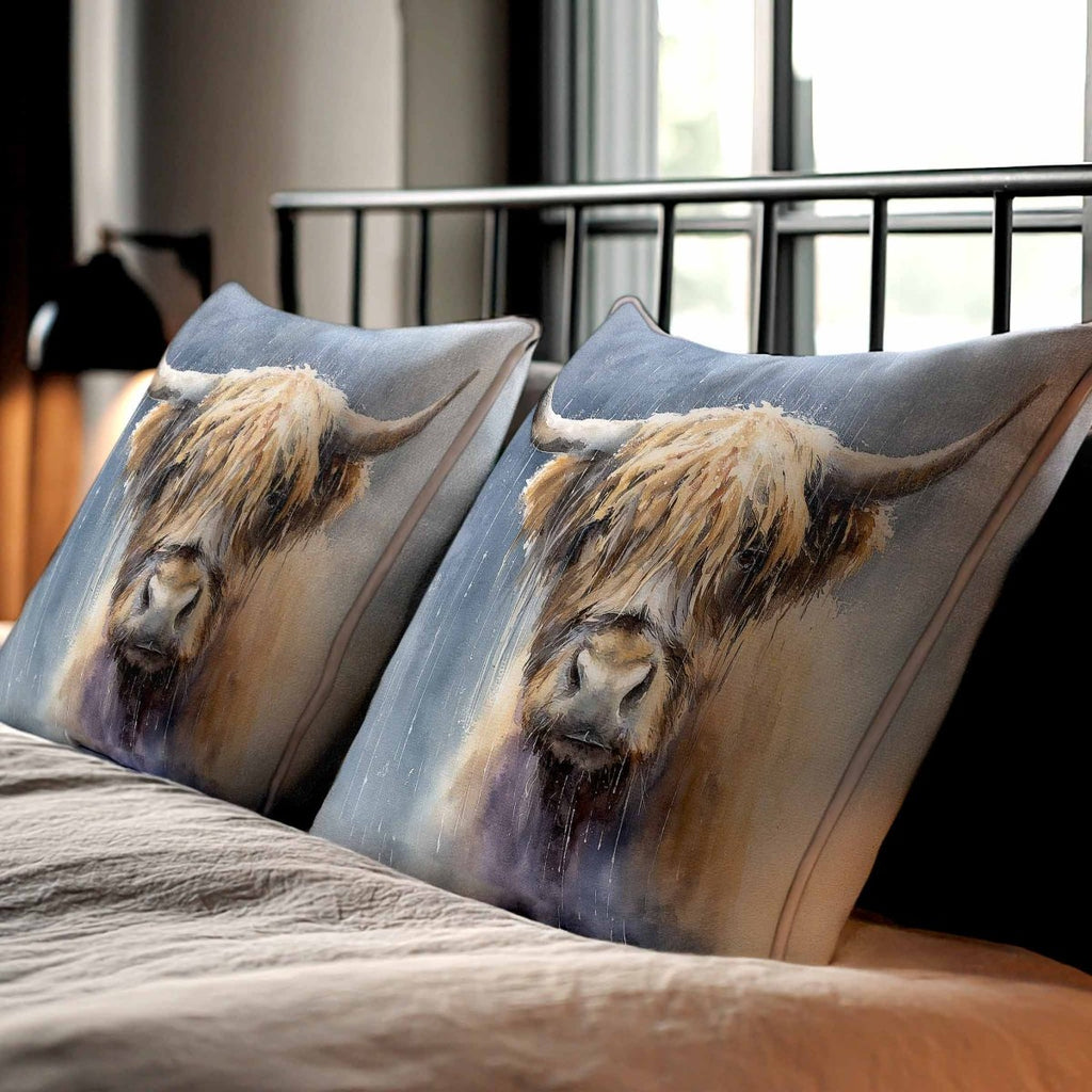 Highland Cow | Sustainable Velvet Cushion - 40 x 40 cm Standard by Izabela Peters