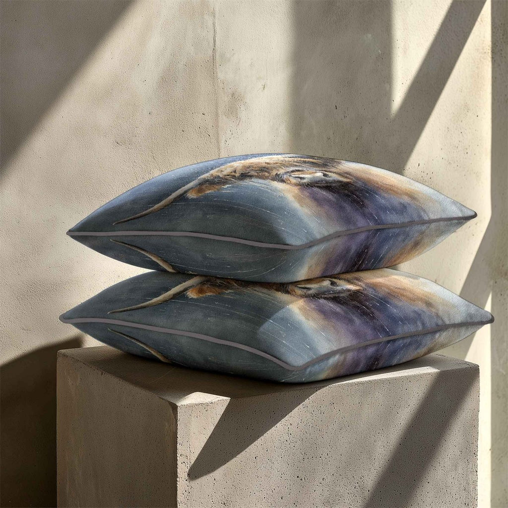 Highland Cow | Sustainable Velvet Cushion - 40 x 40 cm Standard by Izabela Peters