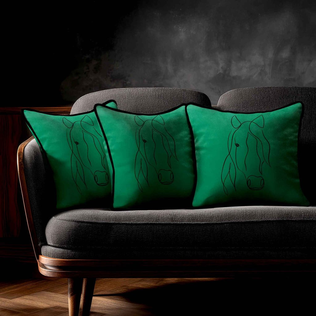 Horse | Sustainable Velvet Cushion - Emerald Green 40 x 40 cm Standard by Izabela Peters