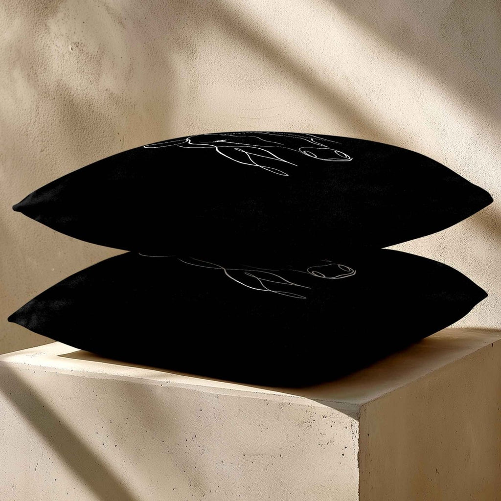 Horse | Sustainable Velvet Cushion - Black & White 40 x 40 cm Standard by Izabela Peters