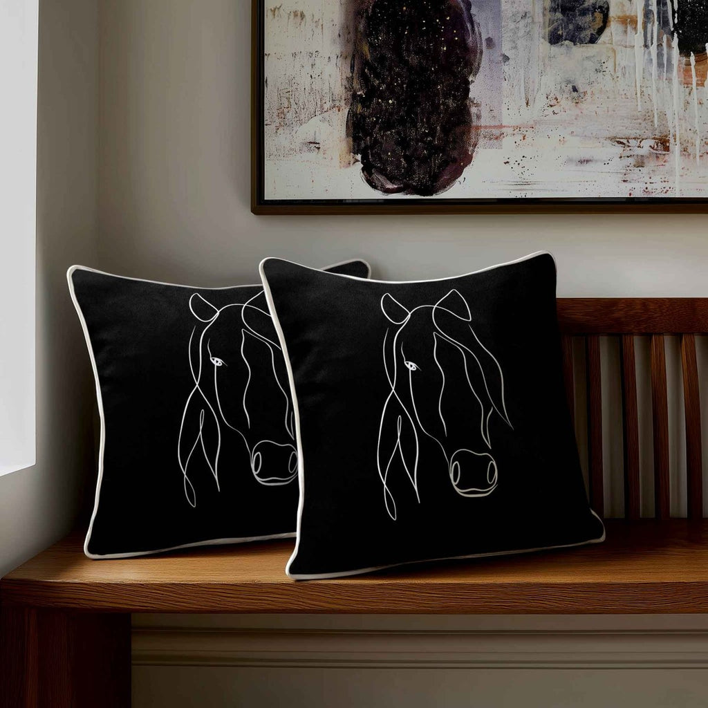 Horse | Sustainable Velvet Cushion - Black & White 40 x 40 cm Standard by Izabela Peters