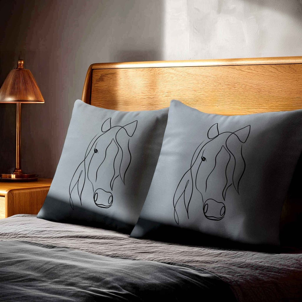 Horse | Sustainable Velvet Cushion - French Grey 40 x 40 cm Standard by Izabela Peters