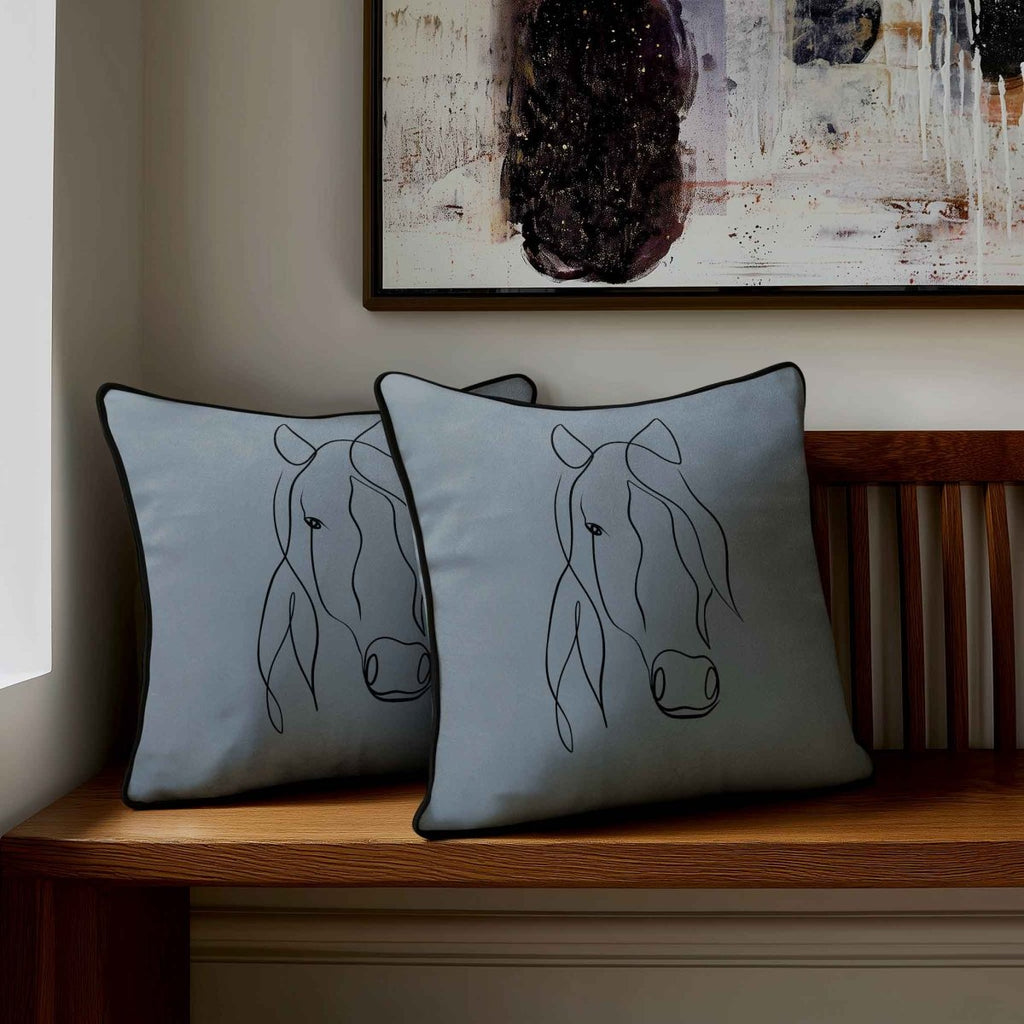 Horse | Sustainable Velvet Cushion - French Grey 40 x 40 cm Standard by Izabela Peters