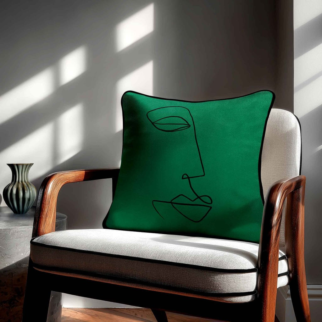 Joyful Face | Sustainable Velvet Cushion - Emerald Green 40 x 40 cm Standard by Izabela Peters
