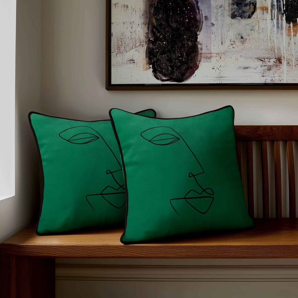 Joyful Face | Sustainable Velvet Cushion - Emerald Green 40 x 40 cm Standard by Izabela Peters