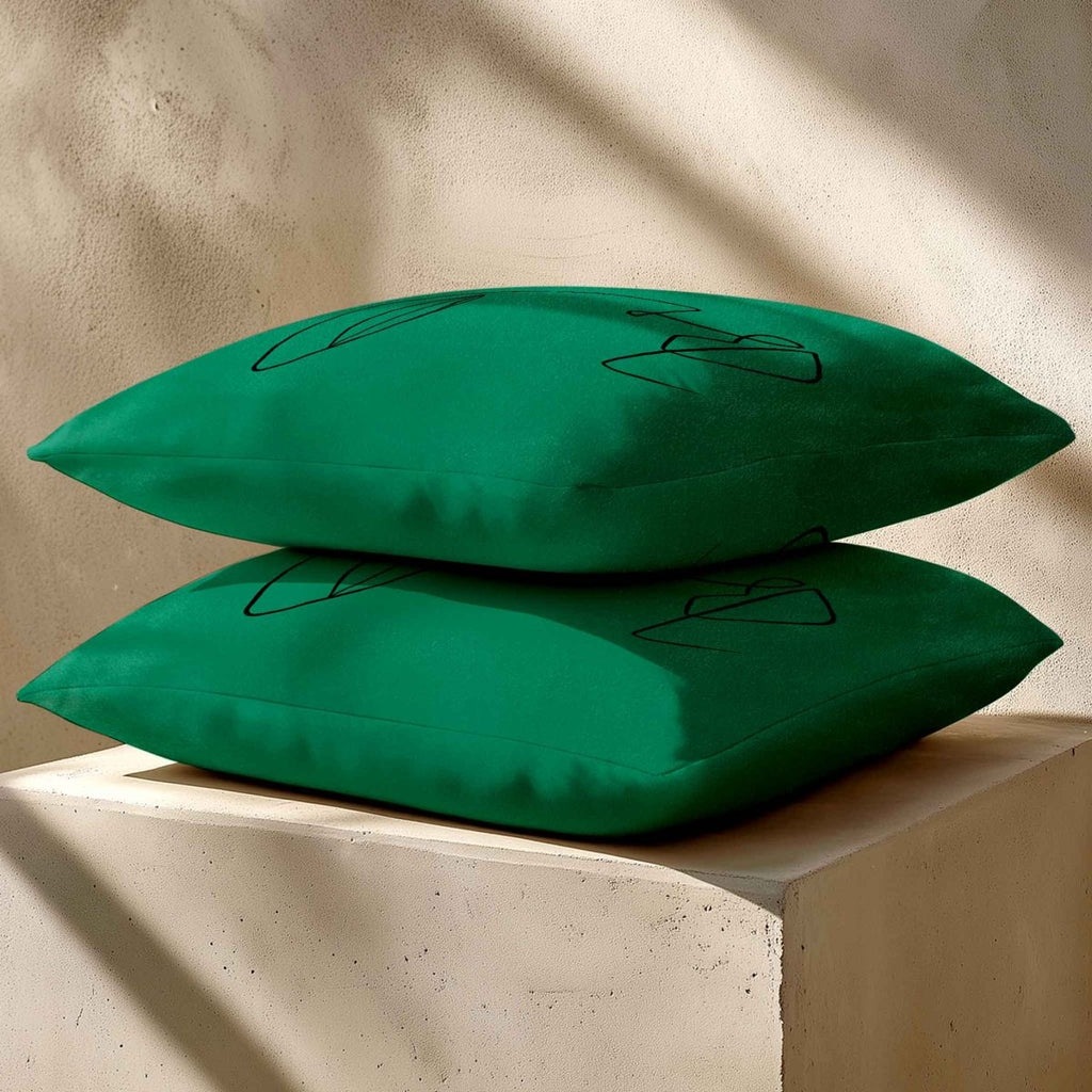 Joyful Face | Sustainable Velvet Cushion - Emerald Green 40 x 40 cm Standard by Izabela Peters