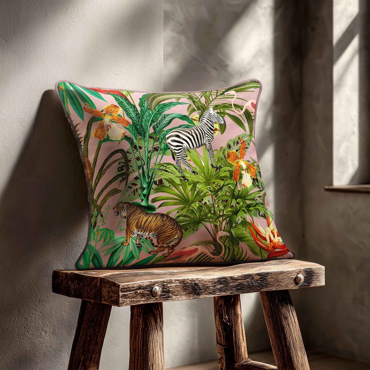 Jungle Fusion | Sustainable Velvet Cushion - Rosewater 40 x 40 cm Standard by Izabela Peters