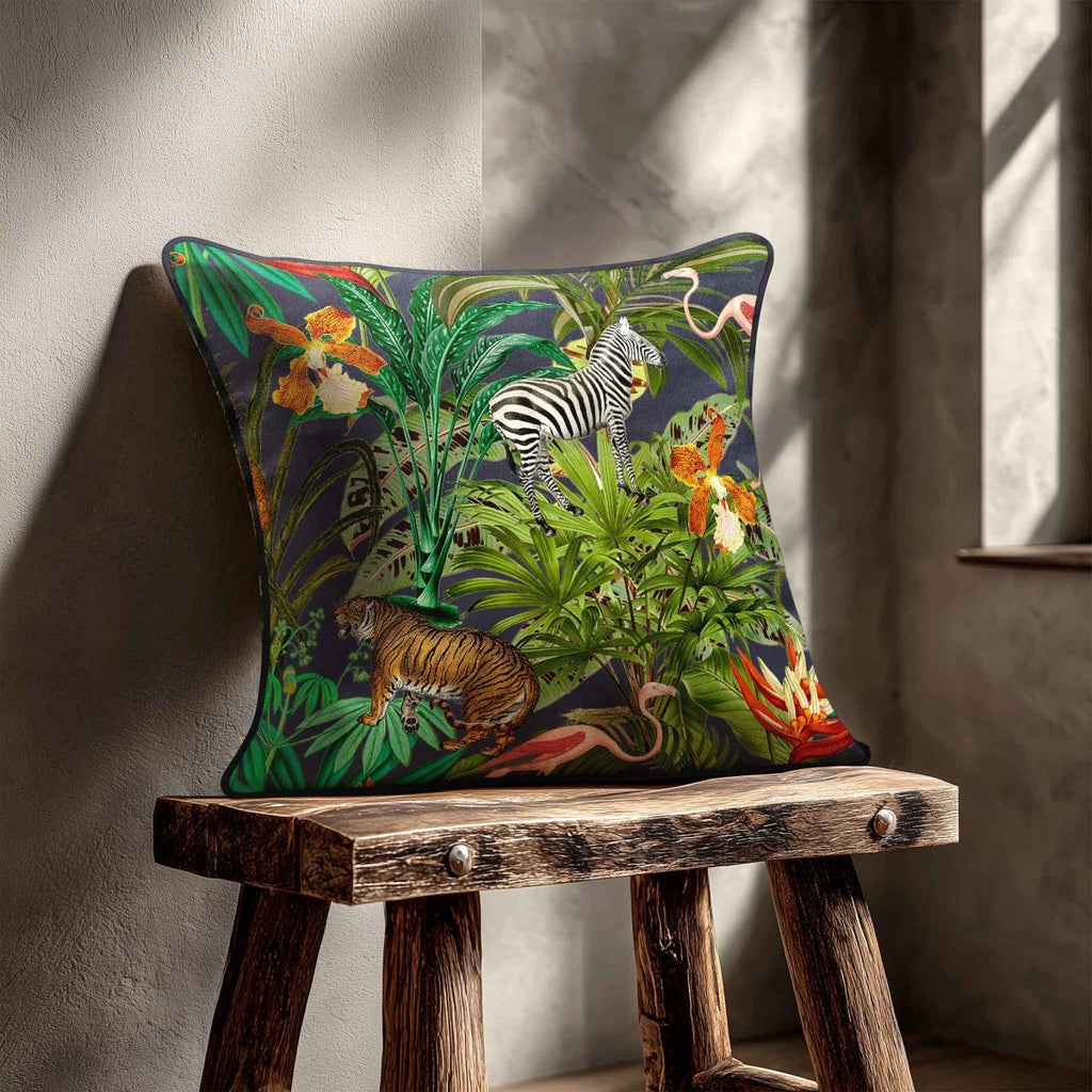 Jungle Fusion | Sustainable Velvet Cushion - Graphite 40 x 40 cm Standard by Izabela Peters