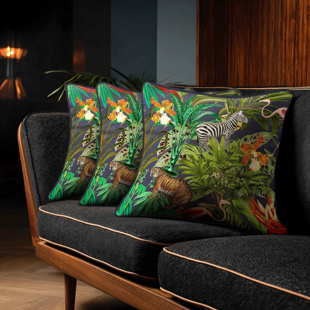 Jungle Fusion | Sustainable Velvet Cushion - Graphite 40 x 40 cm Standard by Izabela Peters