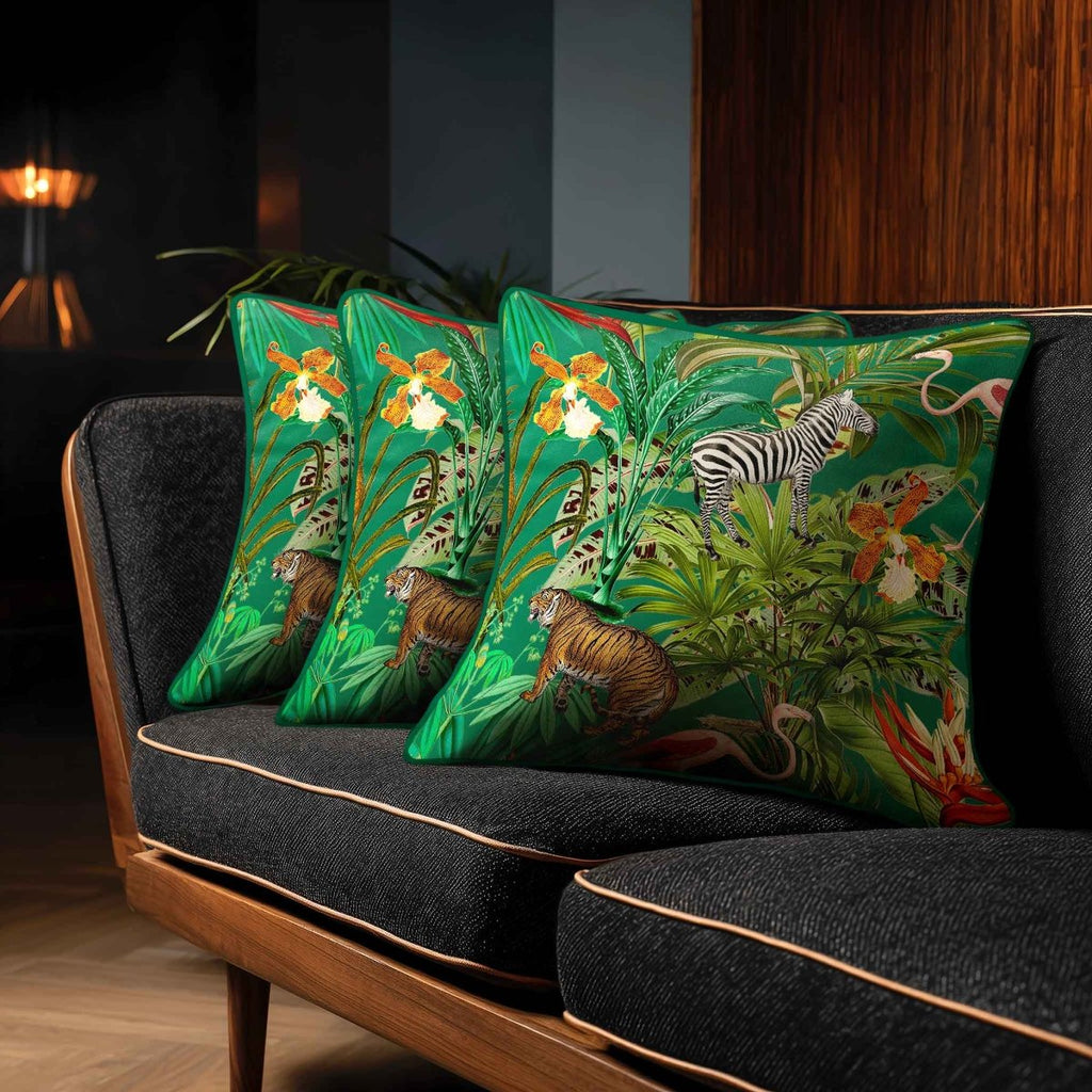 Jungle Fusion | Sustainable Velvet Cushion - Emerald Green 40 x 40 cm Standard by Izabela Peters