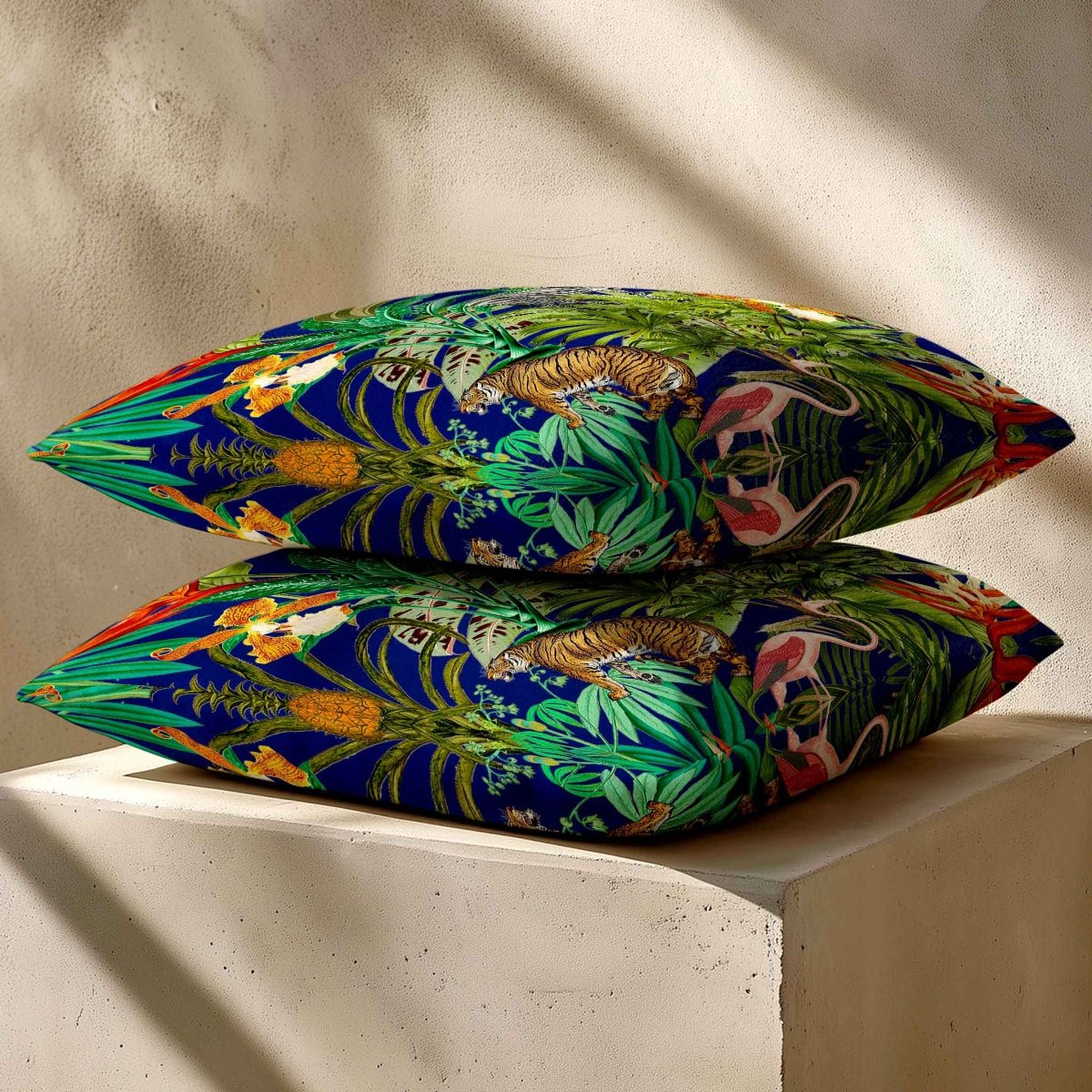 Jungle Fusion | Sustainable Velvet Cushion - Midnight 40 x 40 cm Standard by Izabela Peters