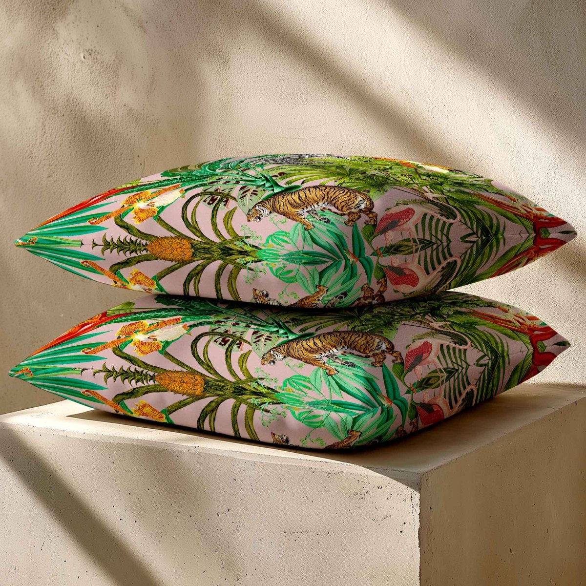 Jungle Fusion | Sustainable Velvet Cushion - Rosewater 40 x 40 cm Standard by Izabela Peters
