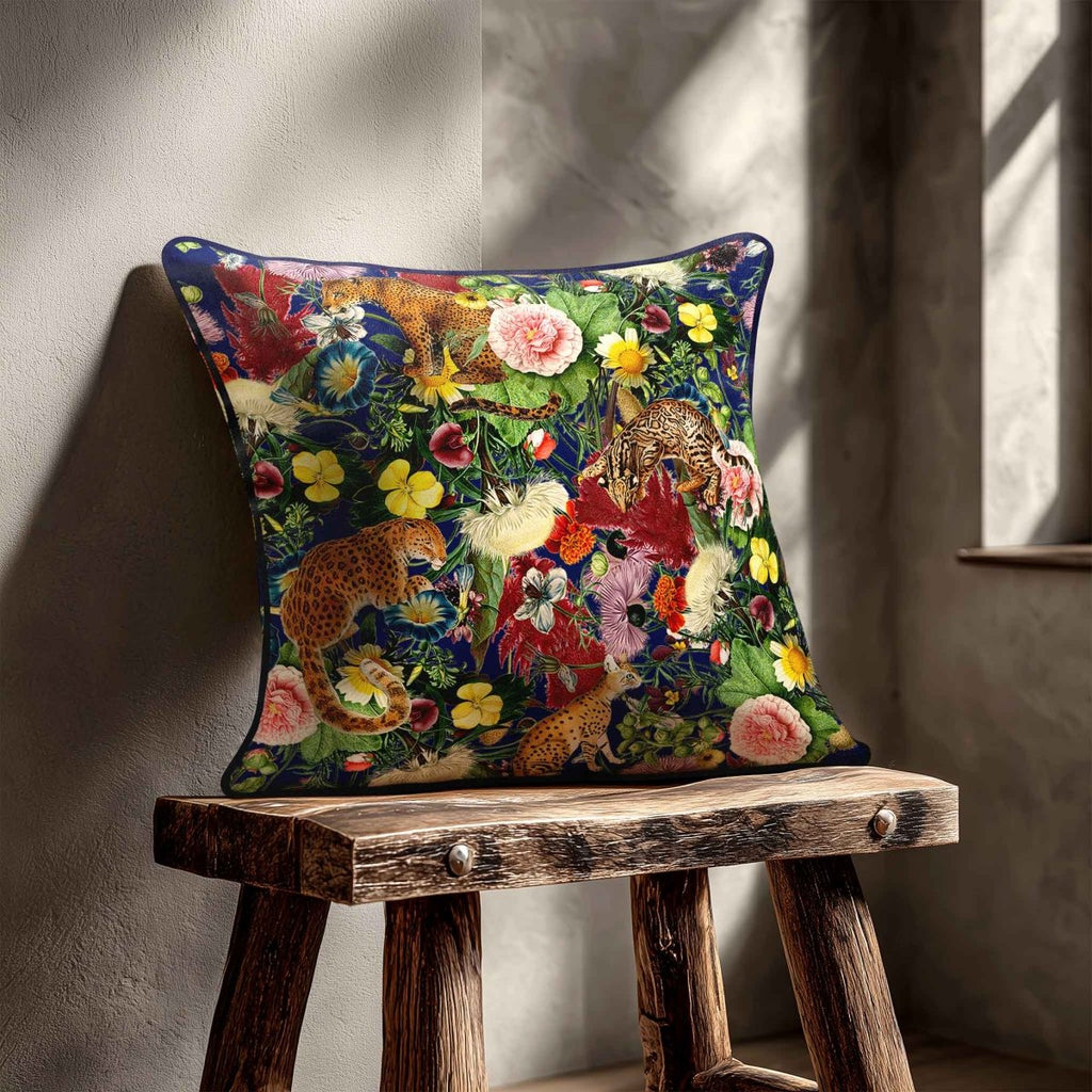 Junglescape | Sustainable Velvet Cushion - Midnight 40 x 40 cm Standard by Izabela Peters