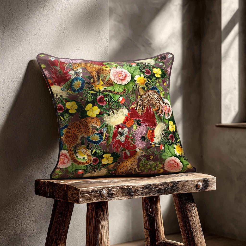 Junglescape | Sustainable Velvet Cushion - Italian Grape 40 x 40 cm Standard by Izabela Peters