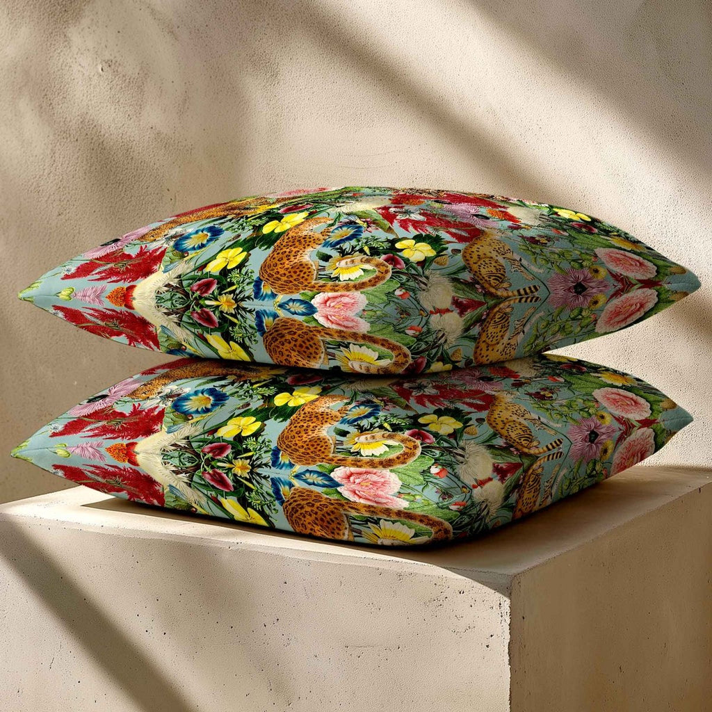 Junglescape | Sustainable Velvet Cushion - Blue Surf 40 x 40 cm Standard by Izabela Peters