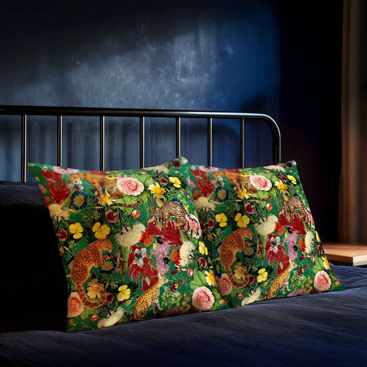 Junglescape | Sustainable Velvet Cushion - Emerald Green 40 x 40 cm Standard by Izabela Peters
